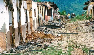 Imagen de El Aro tras la masacre.