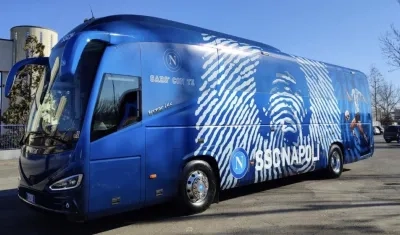 Bus dedicado a Diego Armando Maradona. 