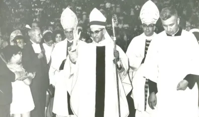 Óscar Arnulfo Romero durante su posesión como Arzobispo de San Salvador el 22 de febrero de 1977.