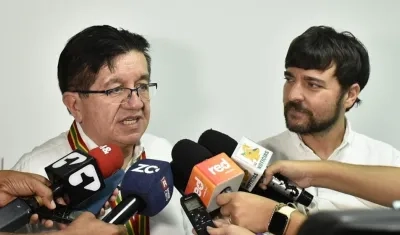 El Ministro de Salud Fernando Ruíz, y el Alcalde Jaime Pumarejo.