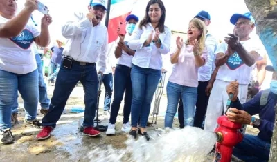 La Gobernadora Elsa Noguera en la reciente inaguración del servicio de agua en Ciudad Paraíso (Soledad).