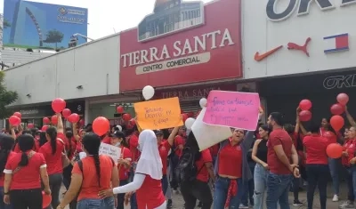 Protesta de empleados de Tierra Santa. 