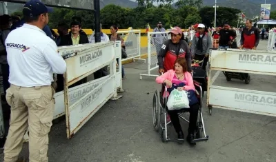 Ciudadanos venezolanos fueron registrados este miércoles al entrar a territorio colombiano, por el Puente Simón Bolívar, en Cúcuta 