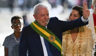El nuevo presidente de Brasil, Luiz Inácio Lula da Silva junto a la primera dama, Rosángela da Silva