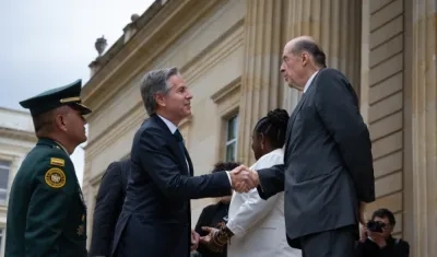 Antony J. Blinken, secretario de Estado de EE.UU. en la visita que hizo en octubre pasado a Casa de Nariño. Lo recibe el canciller Álvaro Leyva.