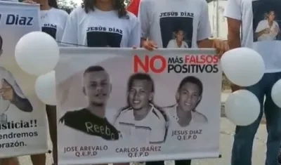 La protesta se cumplió este jueves en Chochó, de donde eran oriundos los tres jóvenes asesinados