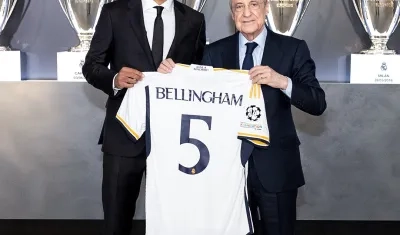 Jude Bellingham con el presidente del Real Madrid, Florentino Pérez.