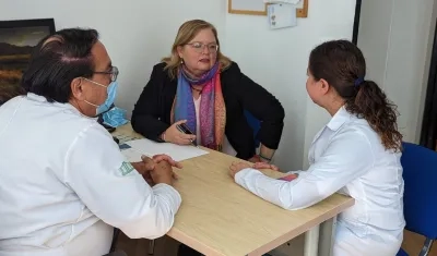 La directora del Bienestar Familiar, Astrid Elena Cáceres, se reunió con el equipo de especialistas del Hospital Militar