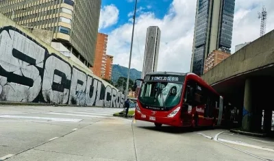 Fotografía de archivo de un bus del TransMilenio.