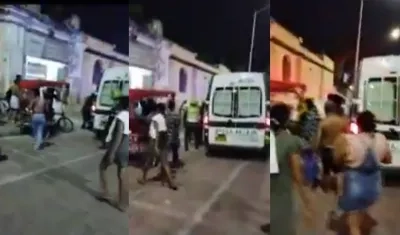 Momento en que el hombre fue llevado por la Policía al Hospital General de Barranquilla. 
