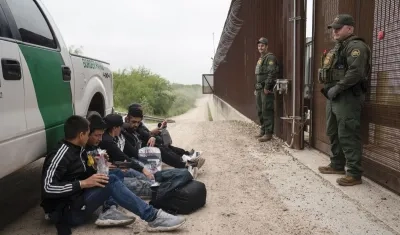 Migrantes en la frontera con México. 