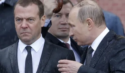 Dmitry Medvedev junto con Vladímir Putin.