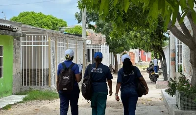 Caminantes de salud en las calles de Barranquilla.