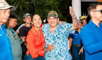 La candidata a la Gobernación del Cesar Claudia Margarita Zuleta y su padre, Poncho Zuleta