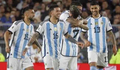Los jugadores de Argentina celebrando la victoria. 