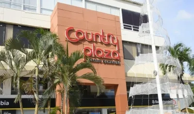 Centro Comercial Country Plaza. 