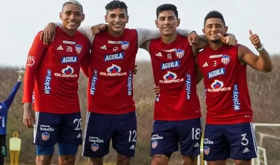 La defensa que utilizará Junior ante Jaguares: Jermein Peña, Gabriel Fuentes, Emmanuel Olivera y Edwin Herrera. 