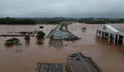 Vastas zonas inundadas y destruidas dejó a su paso el desbordamiento de varios ríos en el sur de Brasil