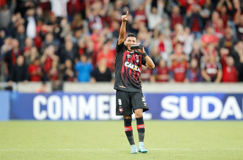 Rony celebra el segundo gol de su equipo.