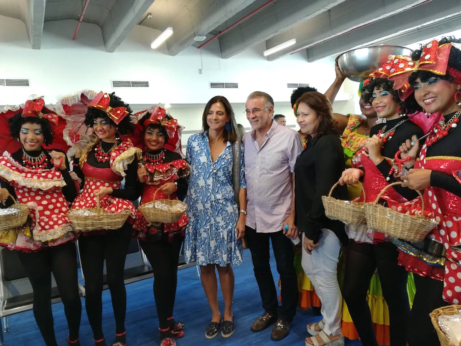 La Ministra Ángela María Orozco y el Gobernador Eduardo Verano, recibidos con ambiente de Carnaval.