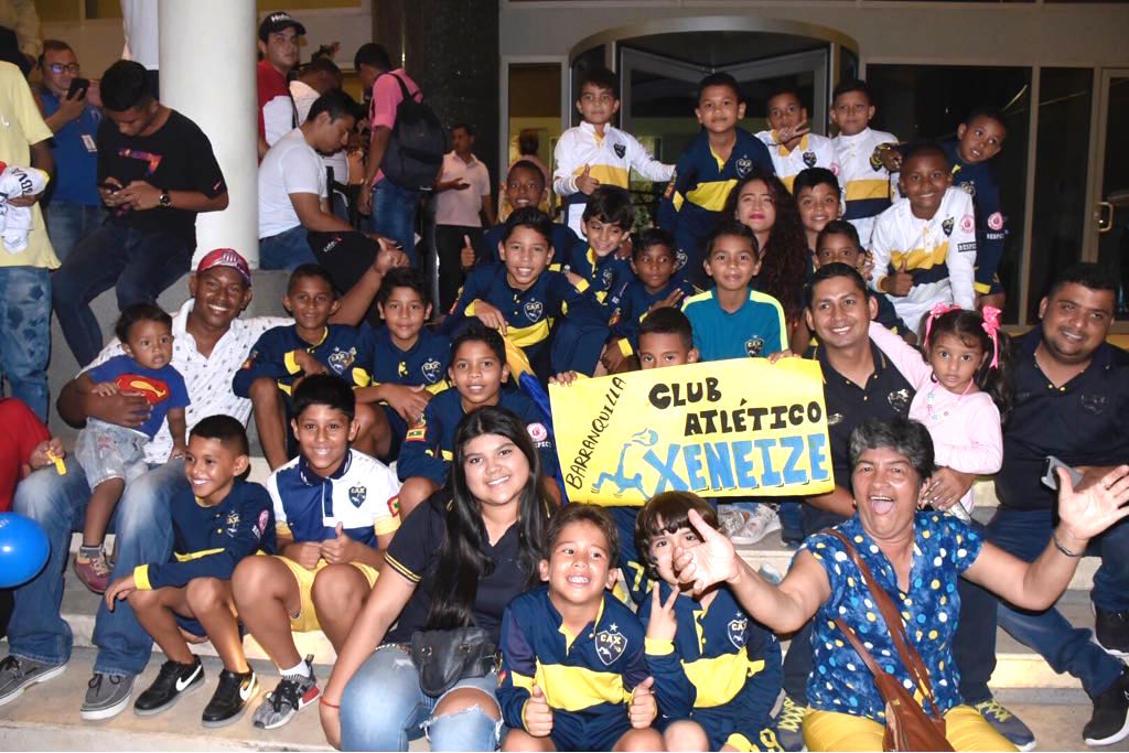 Aficionados recibiendo al Boca Juniors.