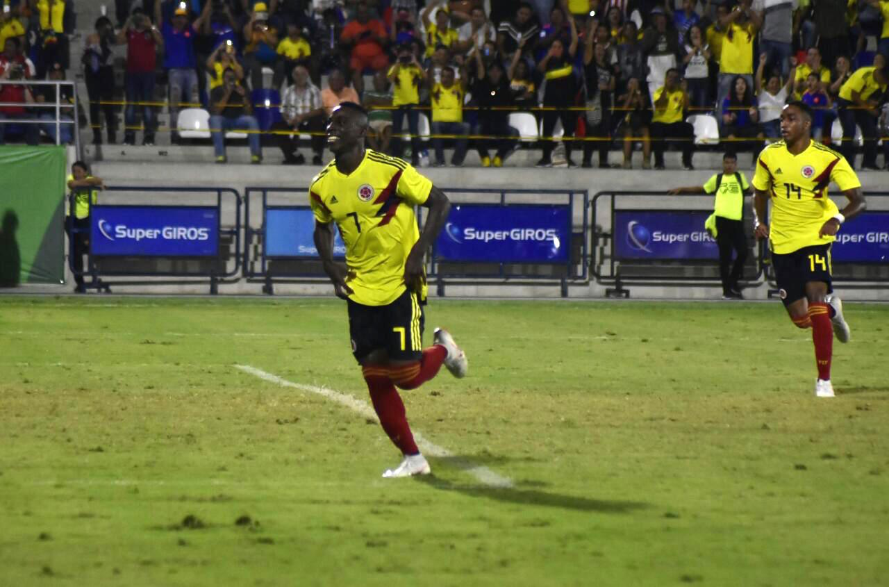 Julio Quiñones festejando el tercer gol.