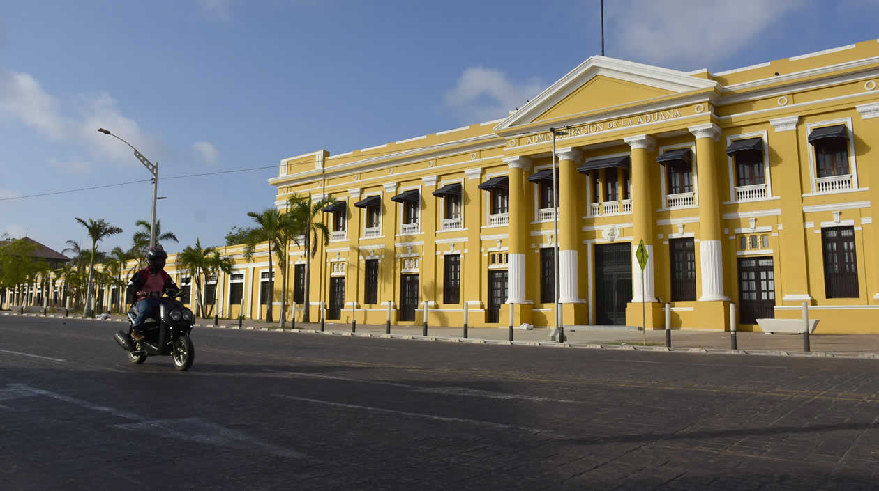 El edificio de la Aduana, uno de los simbolos arquitectónicos de la ciudad y el país.