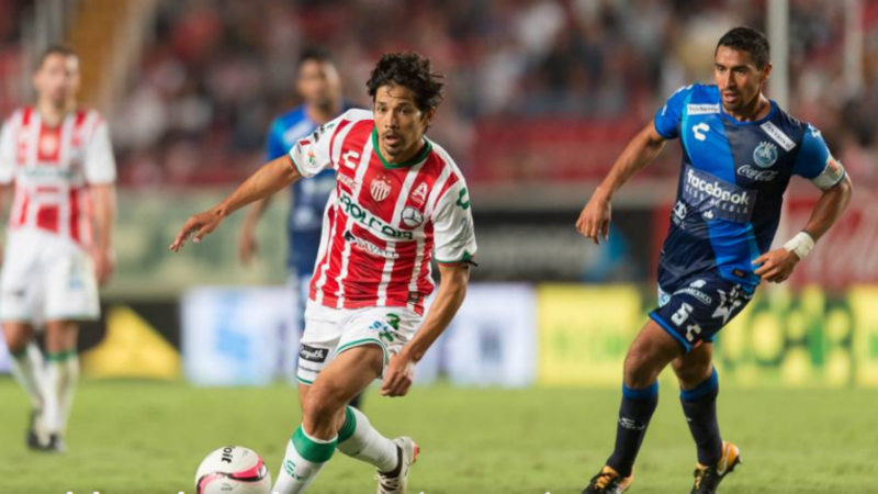 El chileno ganó con Necaxa la Copa de México y la Supercopa mexicana.