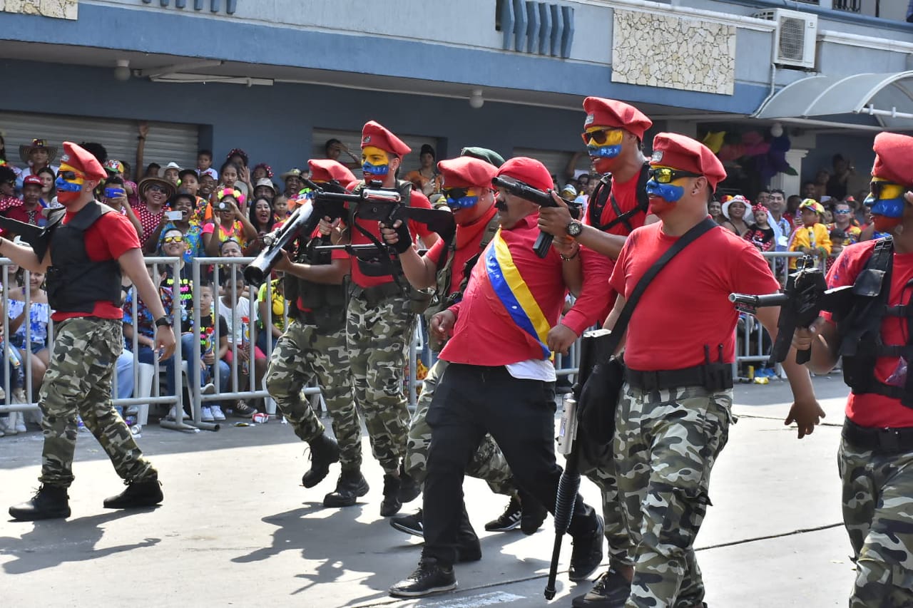 Nicolás Maduro trata de defenderse. 