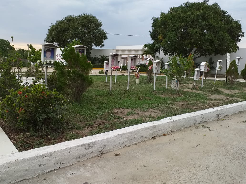 El sitio donde ocurrió el accidente se convirtió en un pequeño monumento.