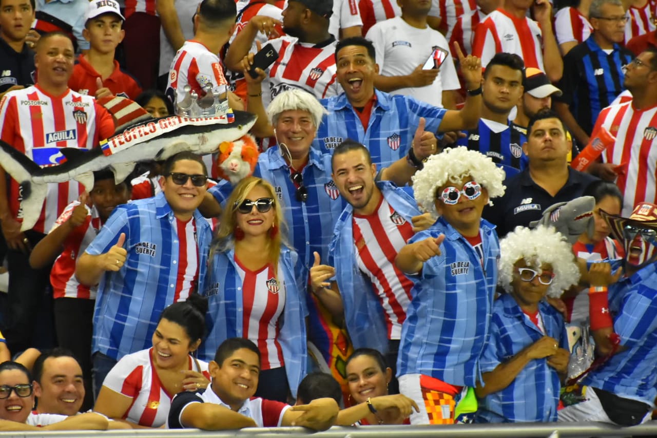 Aficionados con la Camisa de Comesaña