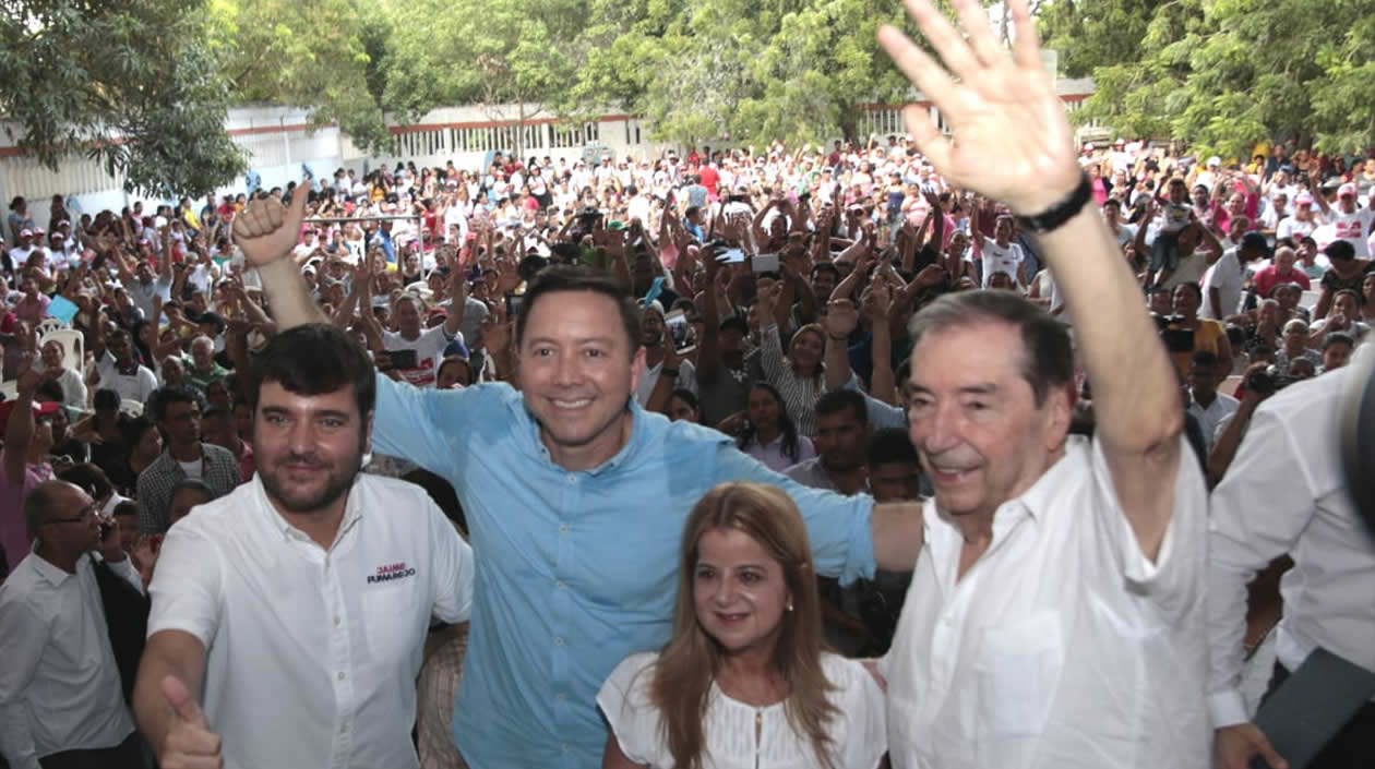 Jaime Pumarejo, Elsa Noguera y Fuad Char durante el lanzamiento de la candidatura de William Torres a la Alcaldía de Soledad.