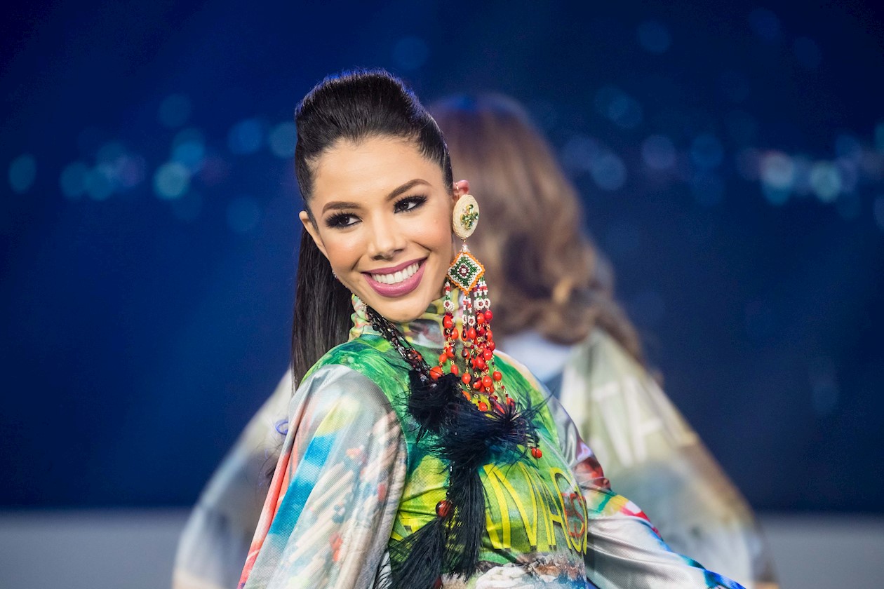 Miss Delta Amacuro, Thalia Olvino, desfila durante la presentación inicial de las concursantes al certamen de belleza Miss Venezuela 2019 .