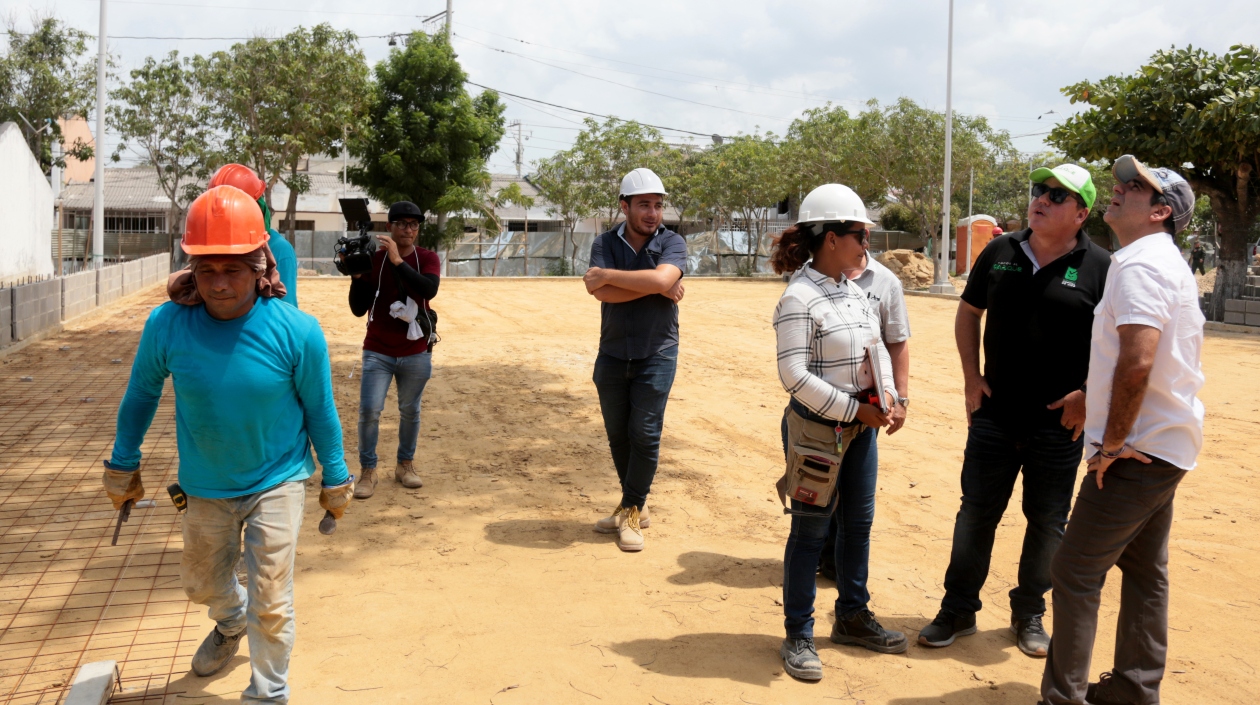 El Alcalde de Barranquilla, Alejandro Char y el gerente de la Agencia Distrital de Infraestructura (ADI), Alberto Salah, en el Parque Universal II.