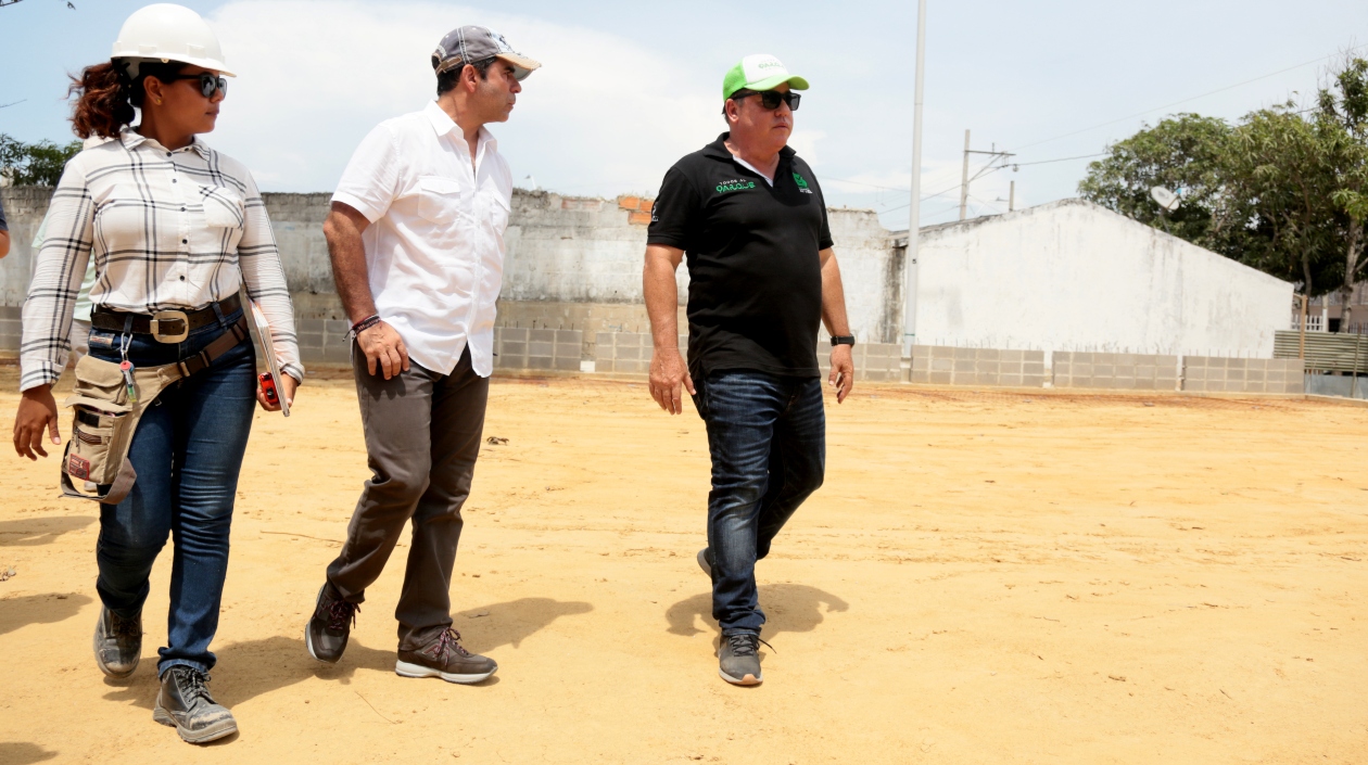 El Alcalde de Barranquilla, Alejandro Char y el gerente de la Agencia Distrital de Infraestructura (ADI), Alberto Salah, en el Parque Universal II.