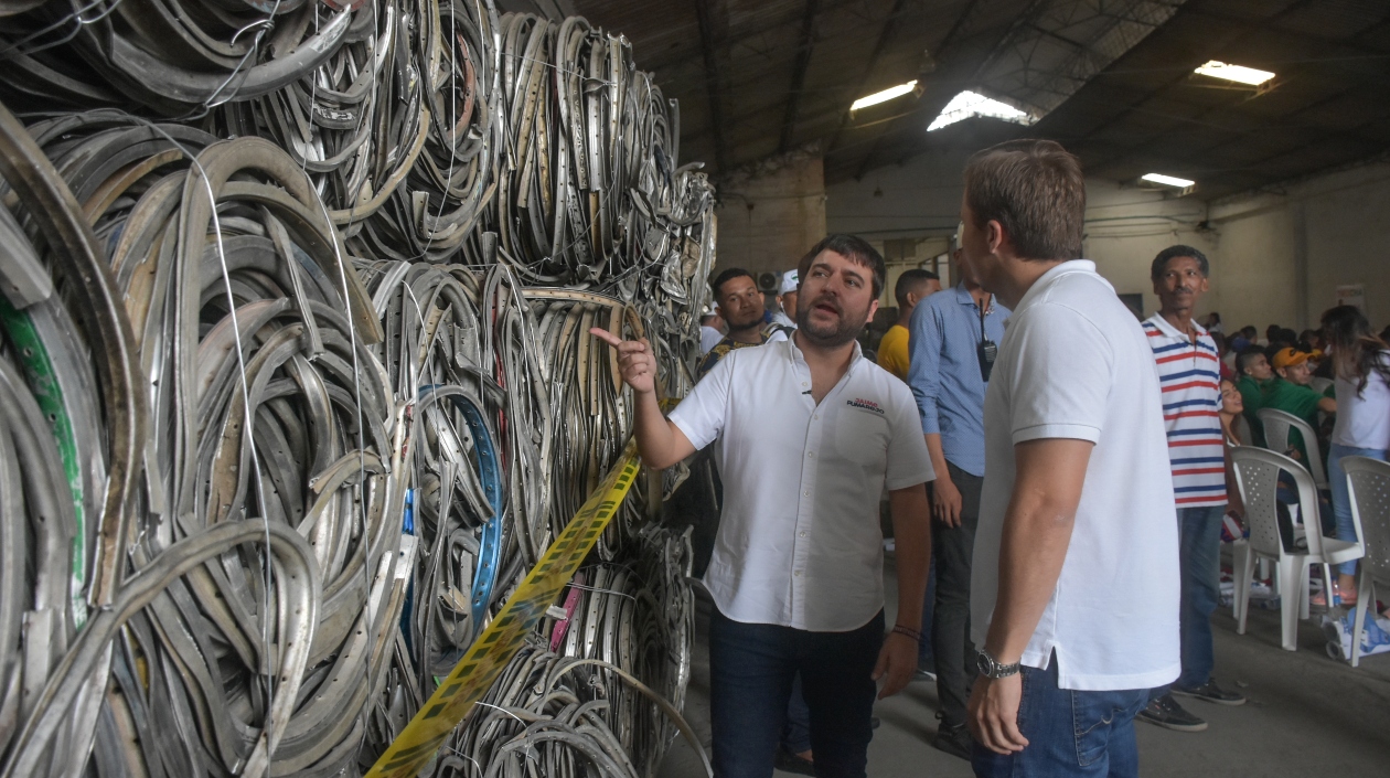 El candidato Jaime Pumarejo con los chatarreros.