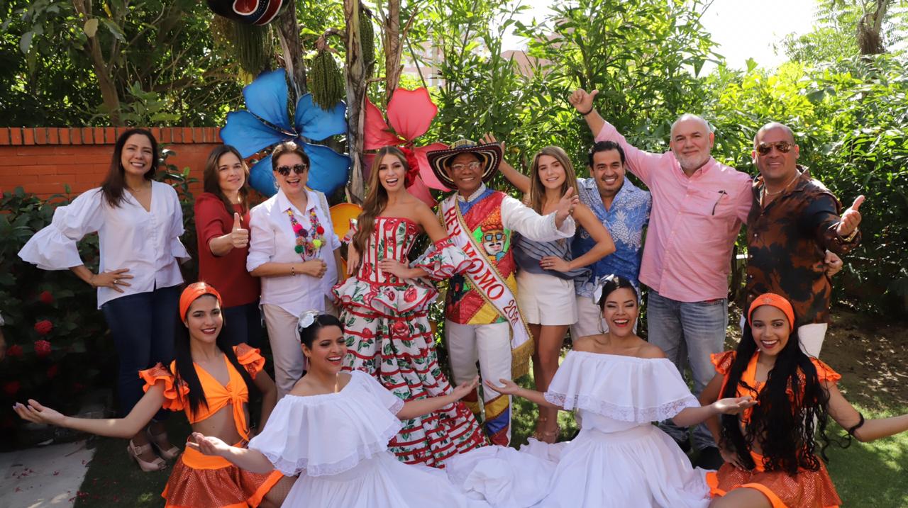Reyes del Carnaval de Barranquilla 2020 junto a parte del equipo creativo de la Lectura del Bando.