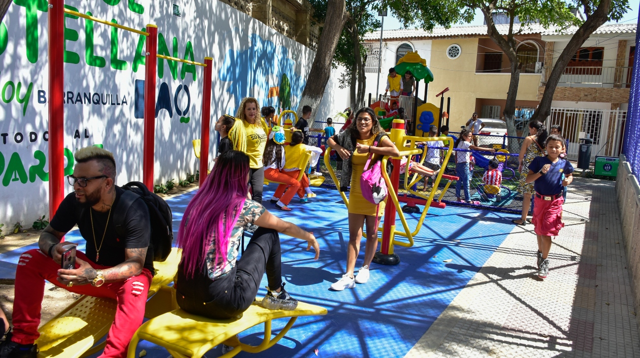 Los niños en el parque La Castellana, en Barrio Abajo.