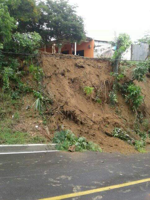 Deslizamientos y viviendas en alto riesgo.