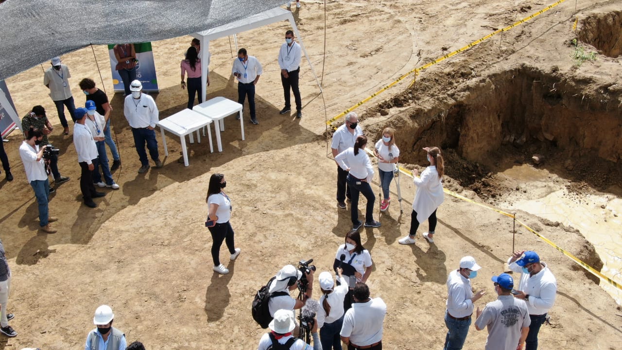 Autoridades inspeccionan la obra en el municipio de Piojó.