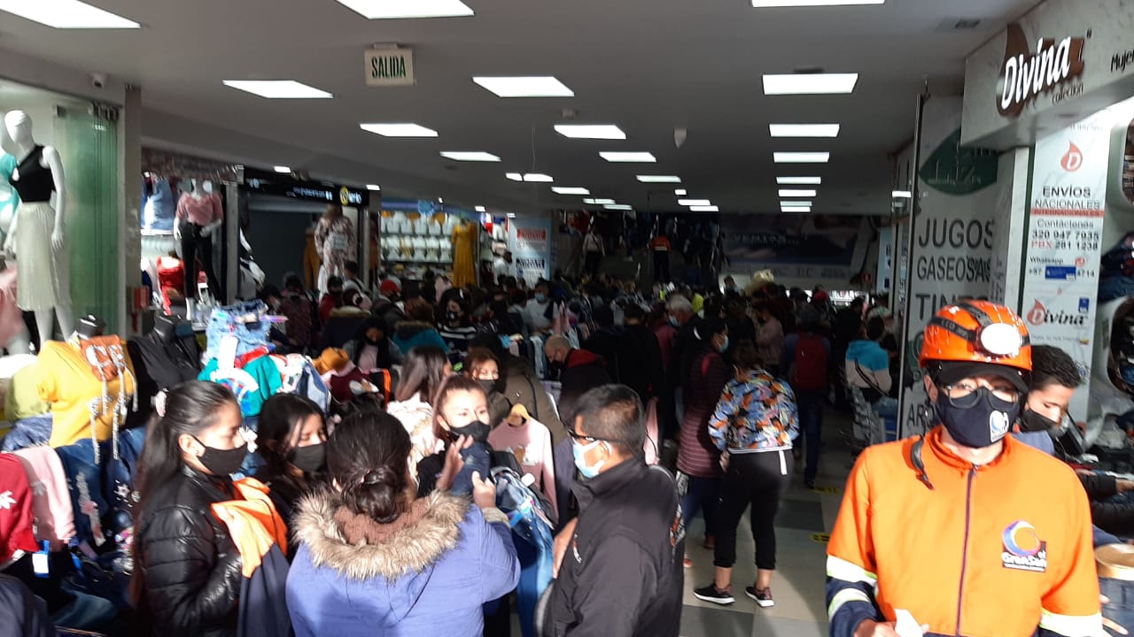 San Victorino en Bogotá. Clientes madrugaron a comprar.