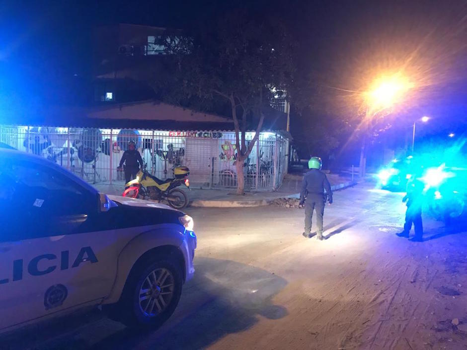 La Policía Nacional en el barrio Hipódromo de Soledad.