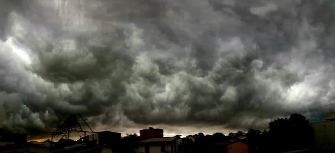 Foto de Isidro Ruiz publicada en su Twitter que muestra el cielo barranquillero.