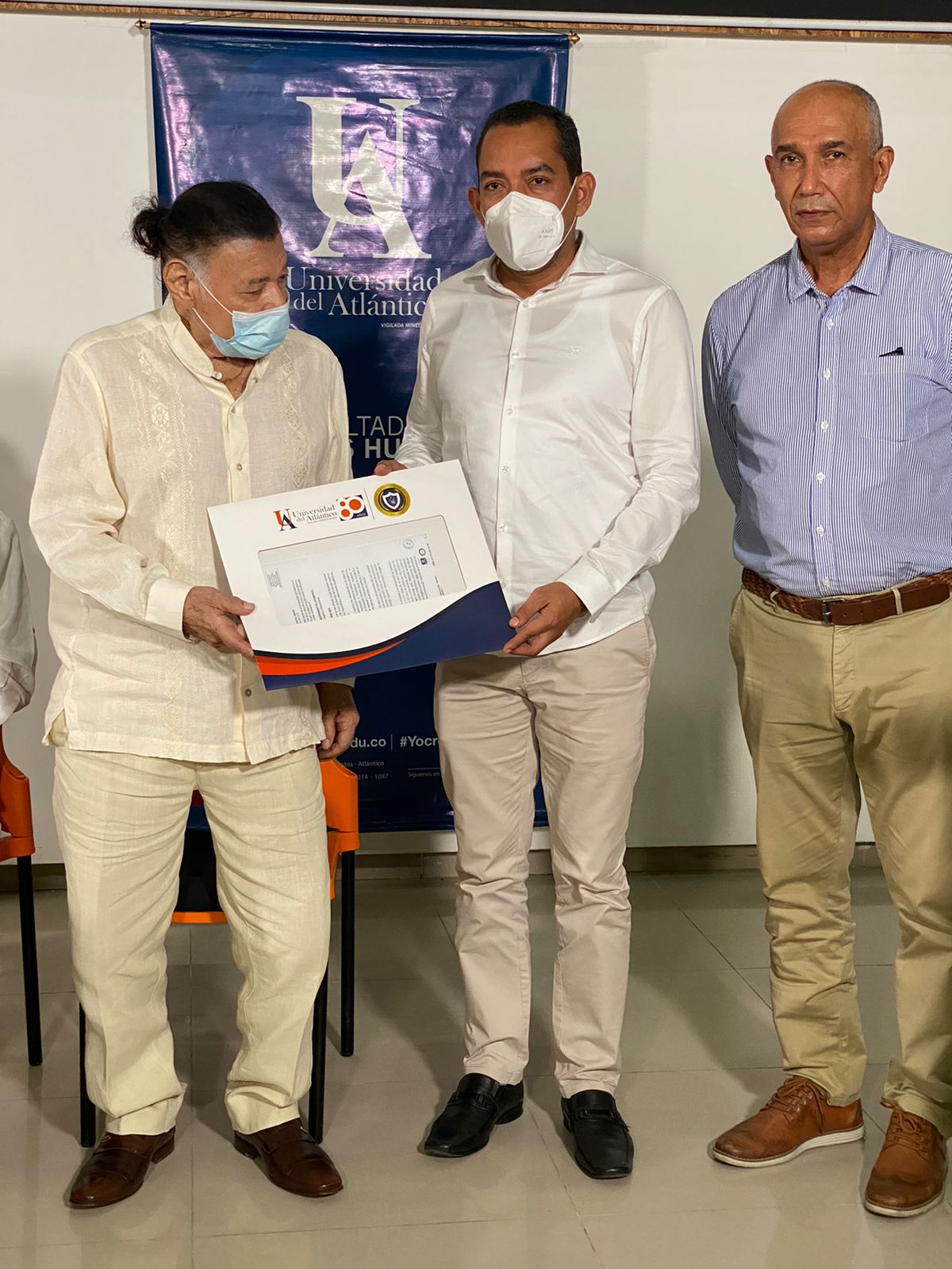 Nelson Barros Cantillo, el rector Danilo Hernández y el decano de la Facultad de Ciencias Humanas, Luis Alarcón.