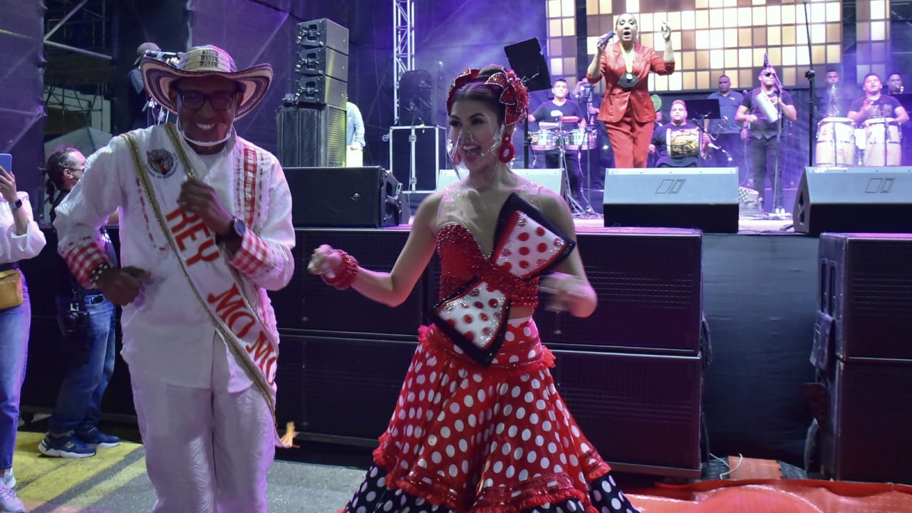 El Rey Momo del Carnaval 2022, Kevin Torres, y la Reina del Carnaval, Valeria Charris.