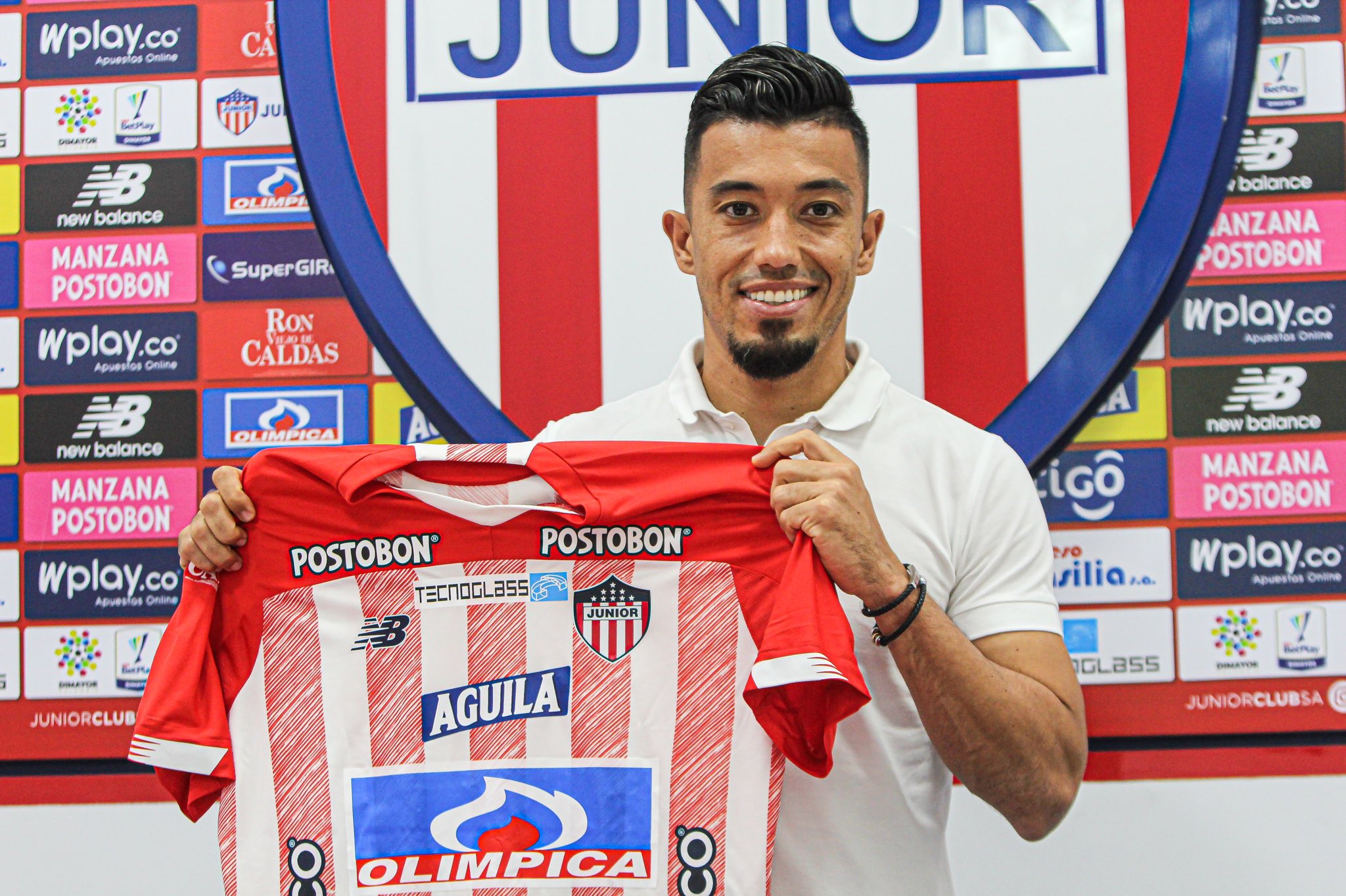 Fernando Uribe con la camiseta de Junior.