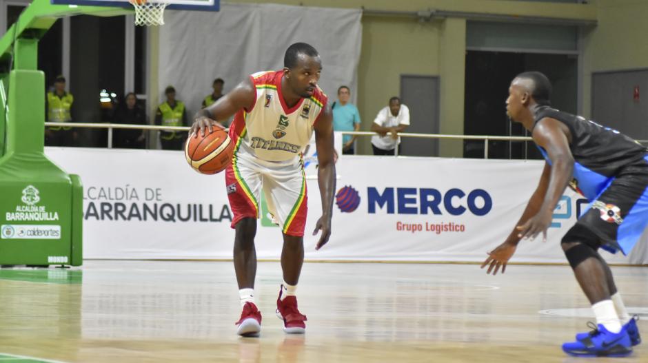 Xavier Roberson durante su primera temporada con Titanes. 