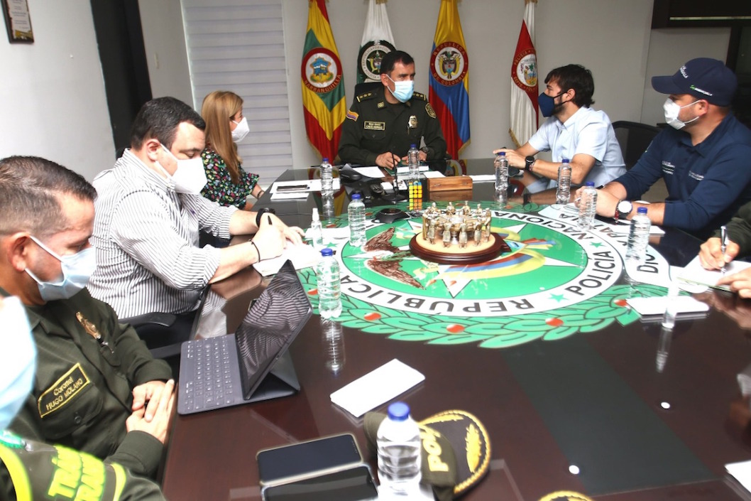 Encuentro de autoridades del departamento y el Distrito con altos oficiales de la Policía Nacional.