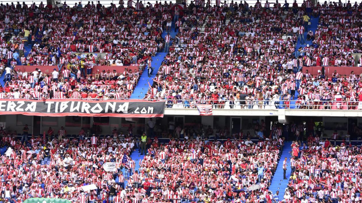 Lleno en el Metropolitano con afición juniorista.