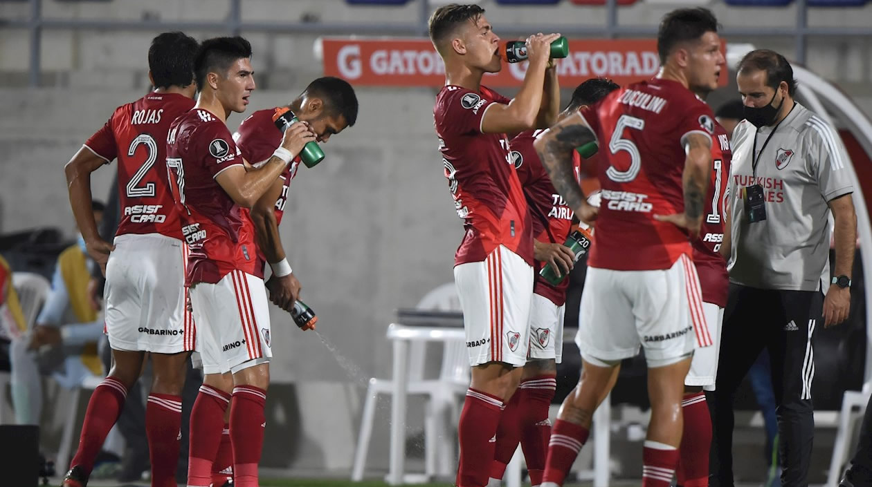 Los vistantes celebrando el gol de Paulo Díaz.